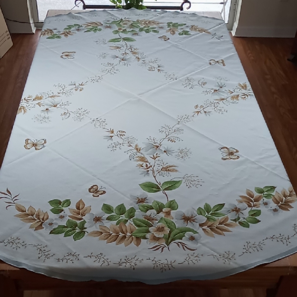 Vintage 1978 Spring Mills Pale Blue Floral/Butterflies 69" Round Tablecloth